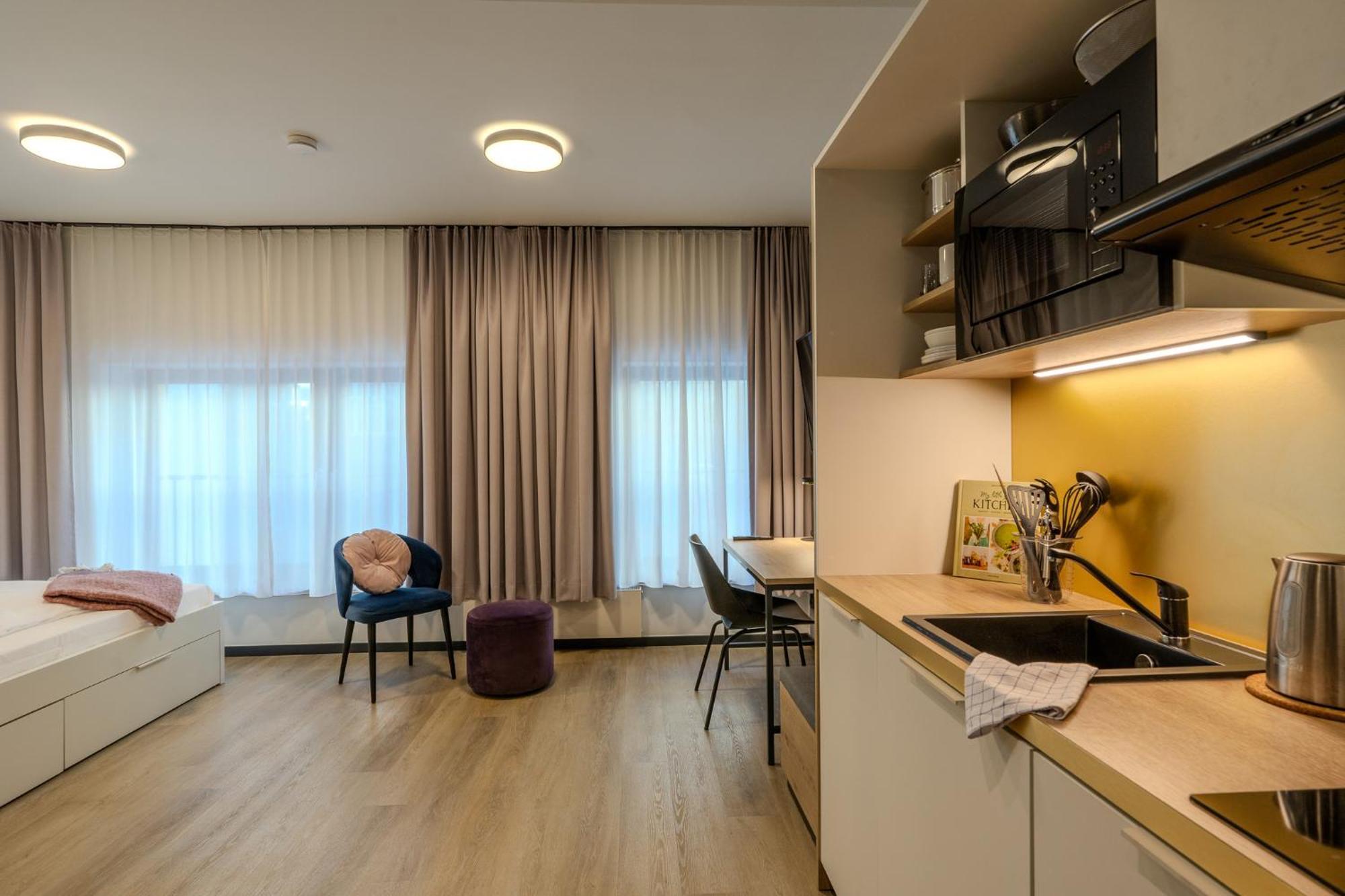The Base Berlin One Hotel Ngoại thất bức ảnh