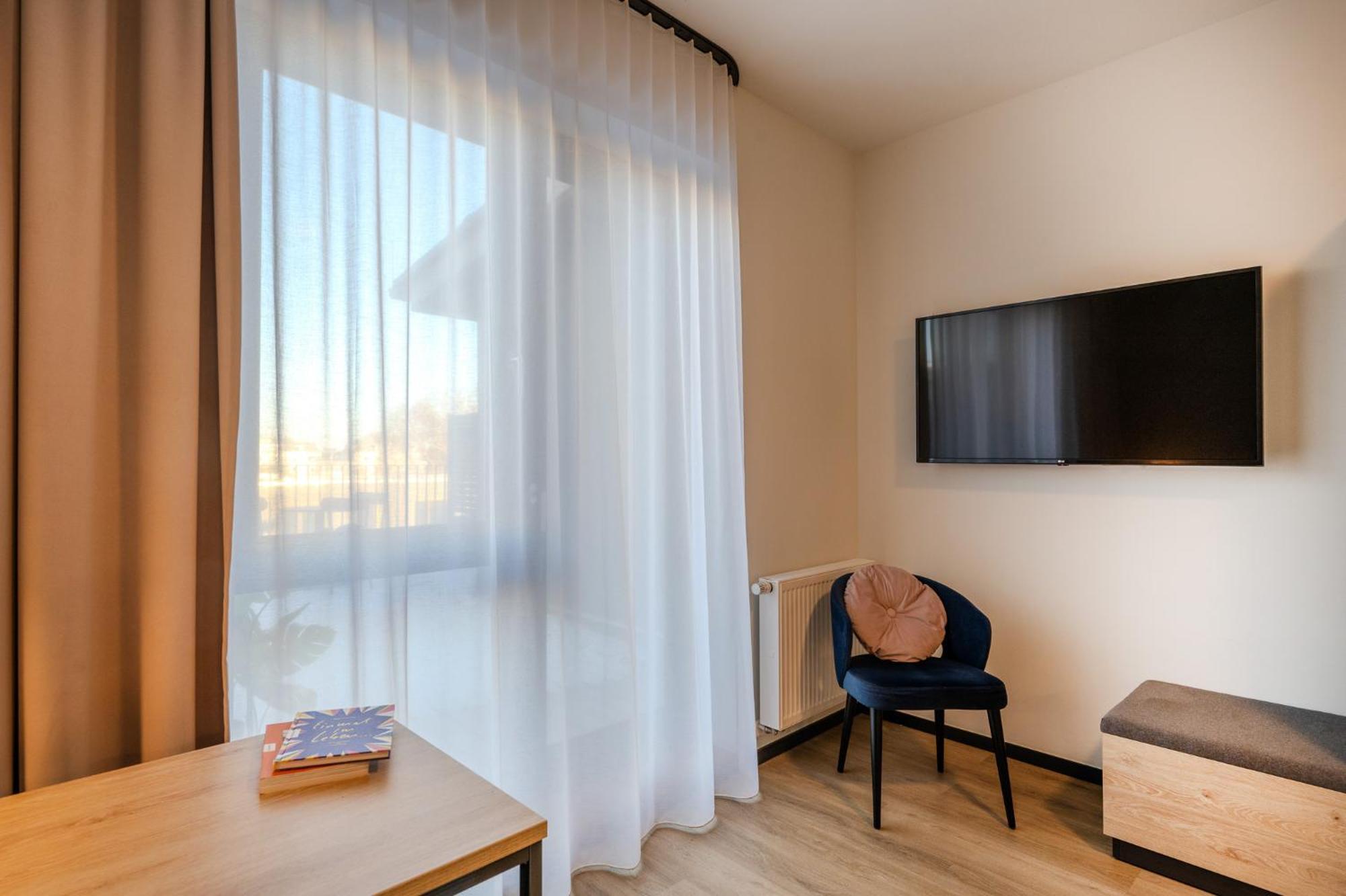 The Base Berlin One Hotel Ngoại thất bức ảnh