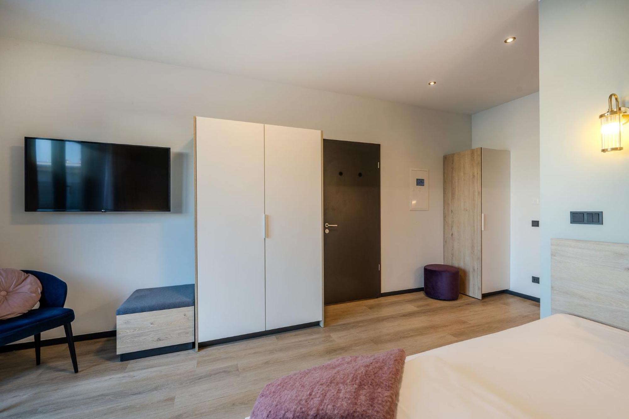 The Base Berlin One Hotel Ngoại thất bức ảnh