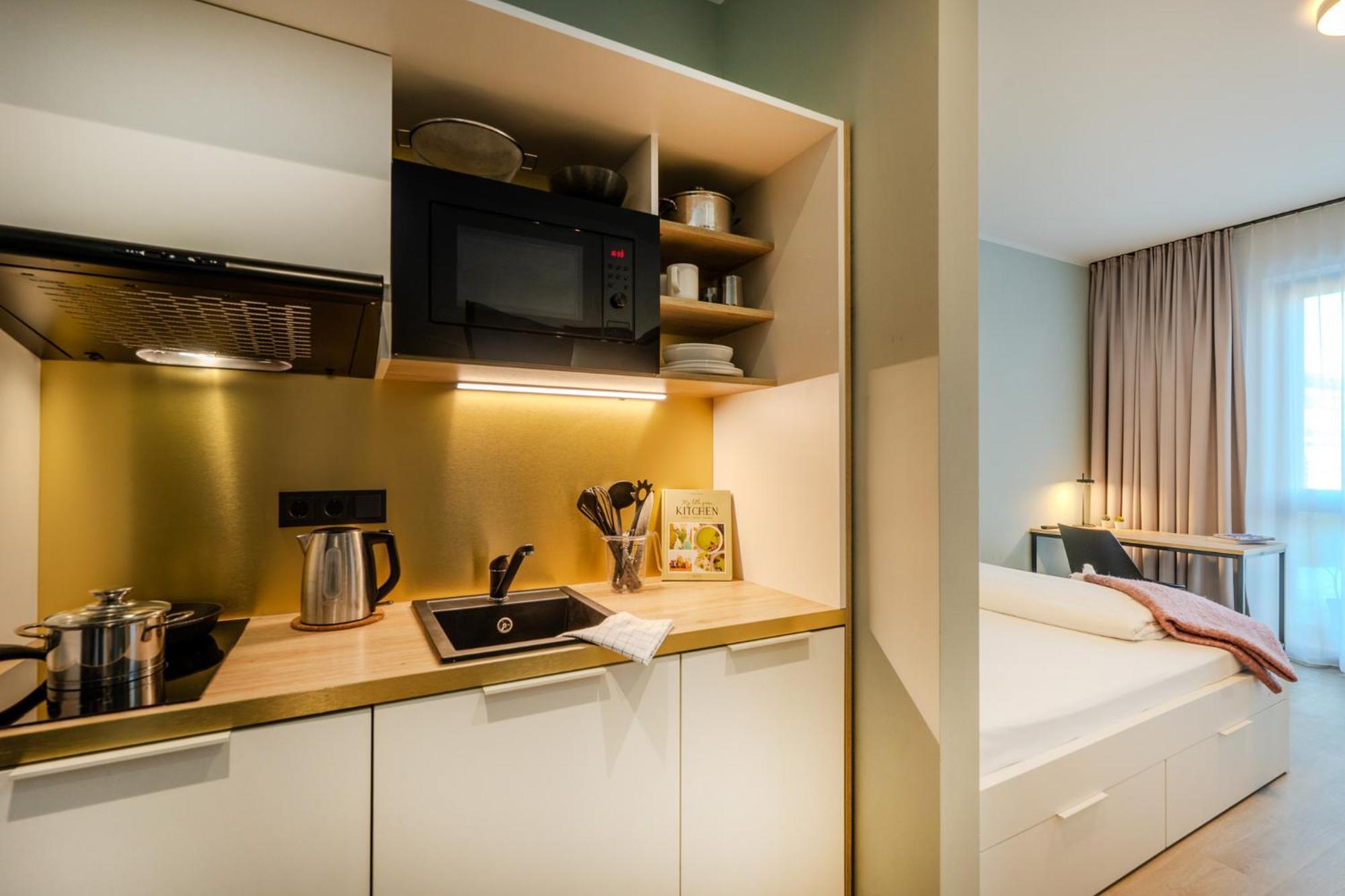 The Base Berlin One Hotel Ngoại thất bức ảnh