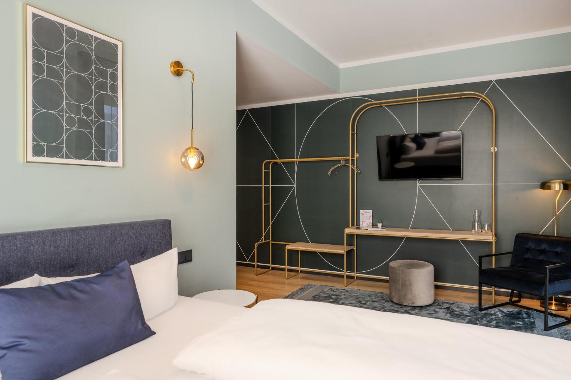 The Base Berlin One Hotel Ngoại thất bức ảnh