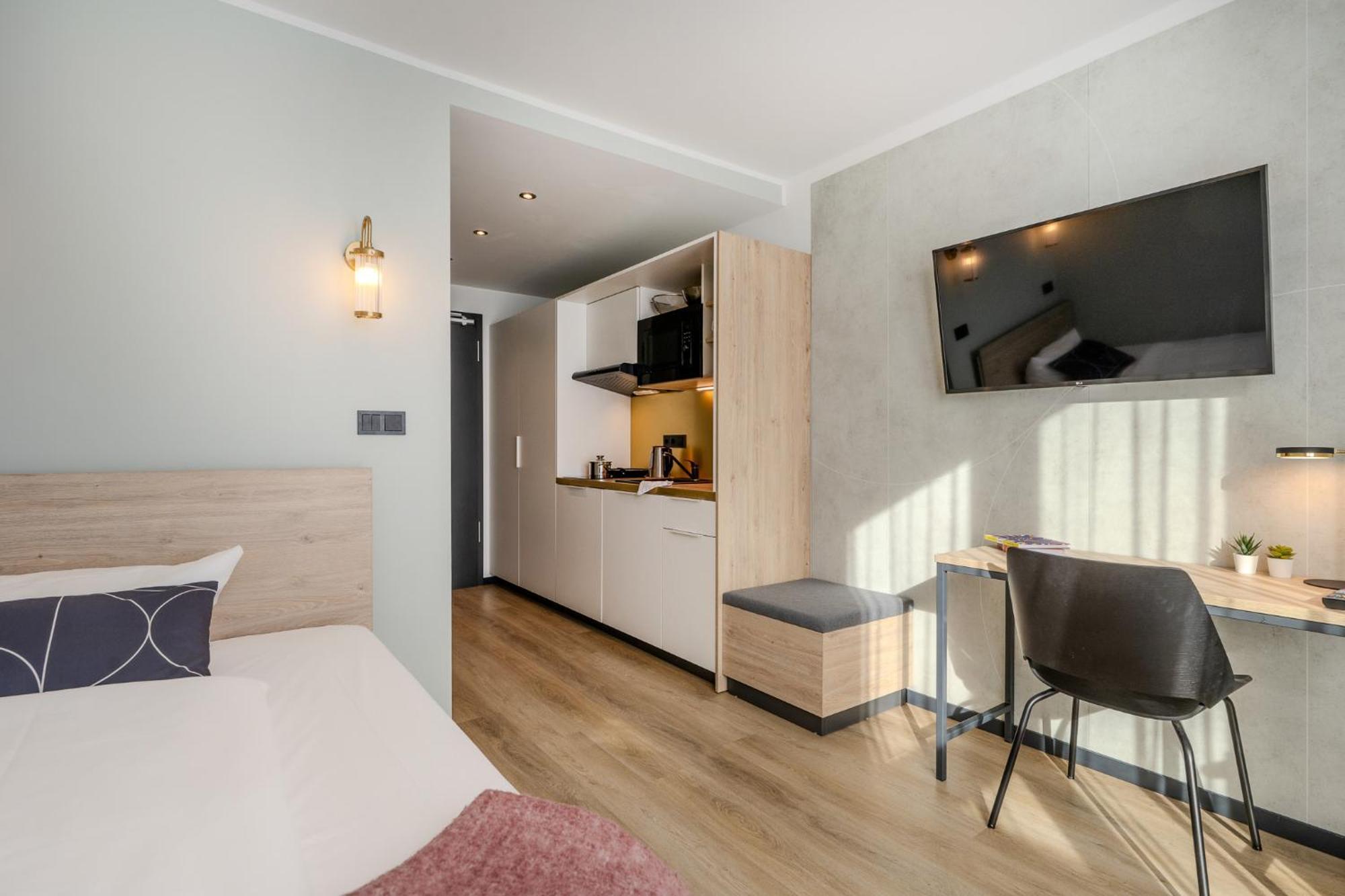 The Base Berlin One Hotel Ngoại thất bức ảnh