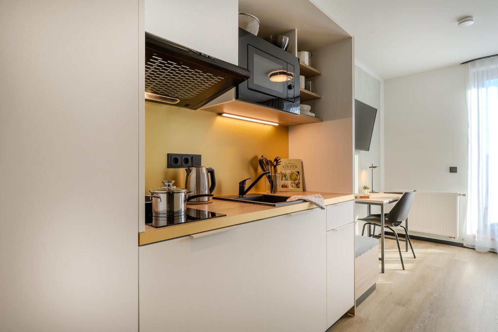 The Base Berlin One Hotel Ngoại thất bức ảnh