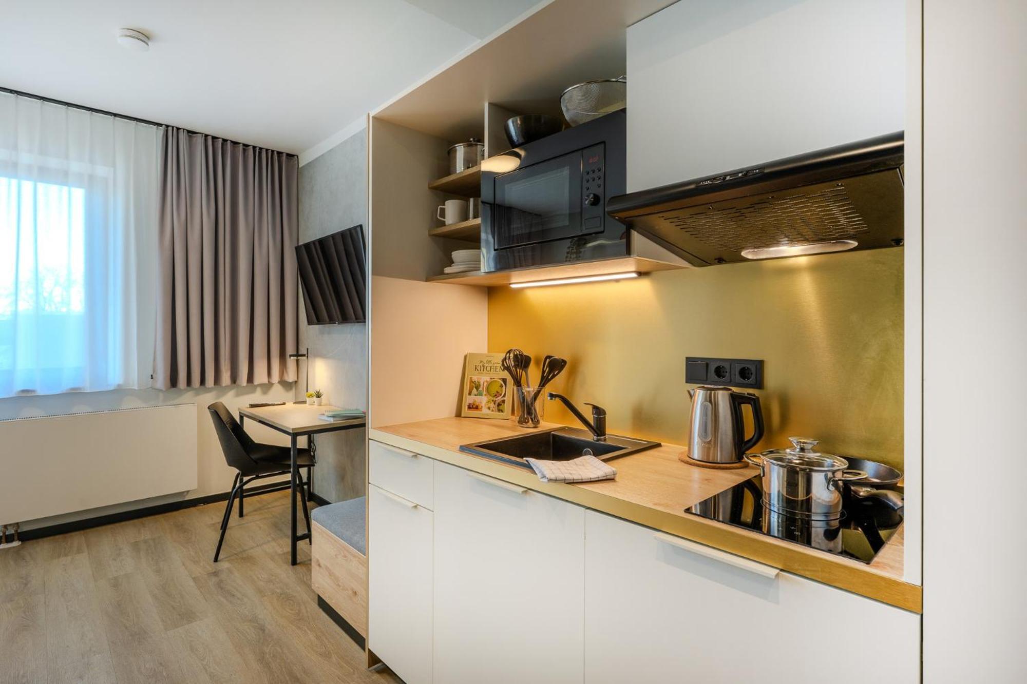 The Base Berlin One Hotel Ngoại thất bức ảnh