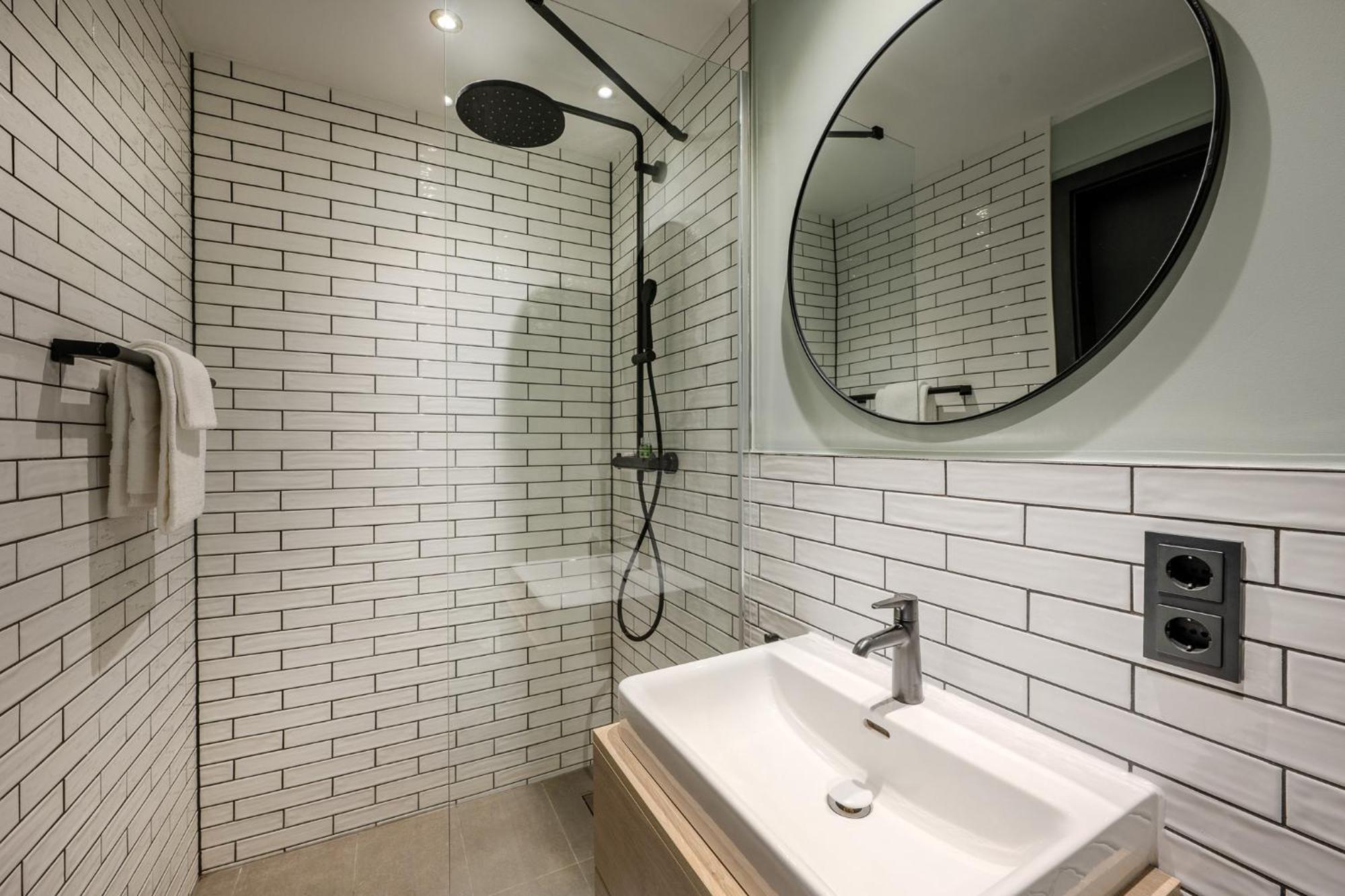 The Base Berlin One Hotel Ngoại thất bức ảnh