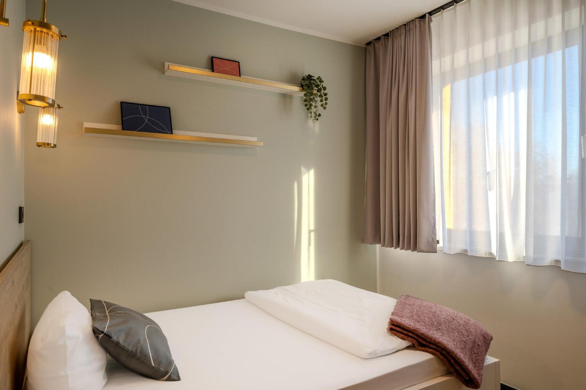 The Base Berlin One Hotel Ngoại thất bức ảnh
