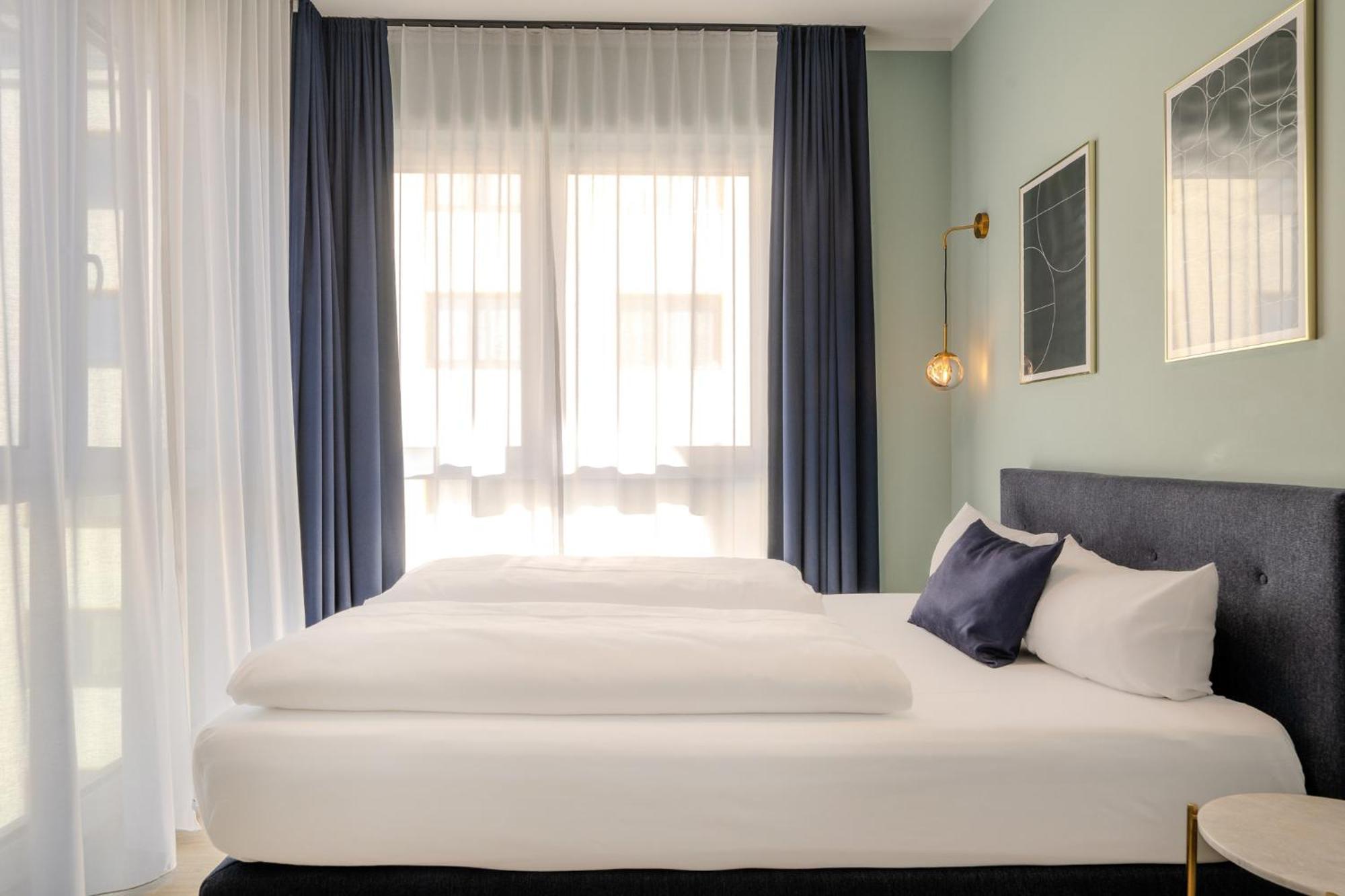 The Base Berlin One Hotel Ngoại thất bức ảnh