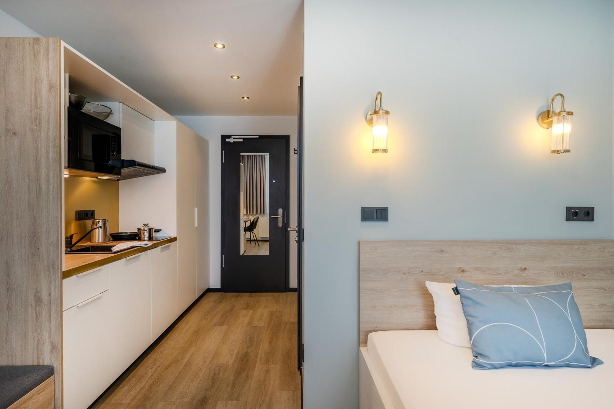 The Base Berlin One Hotel Ngoại thất bức ảnh