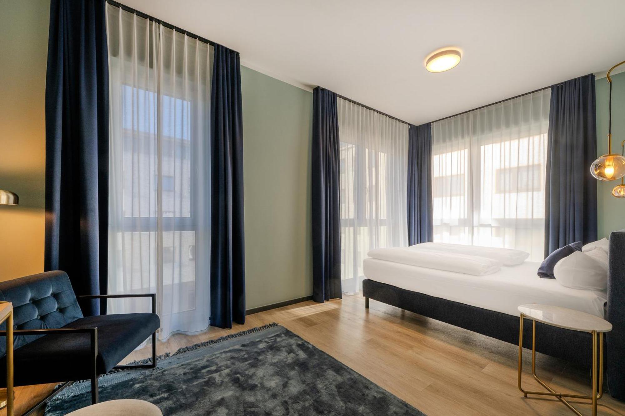 The Base Berlin One Hotel Ngoại thất bức ảnh
