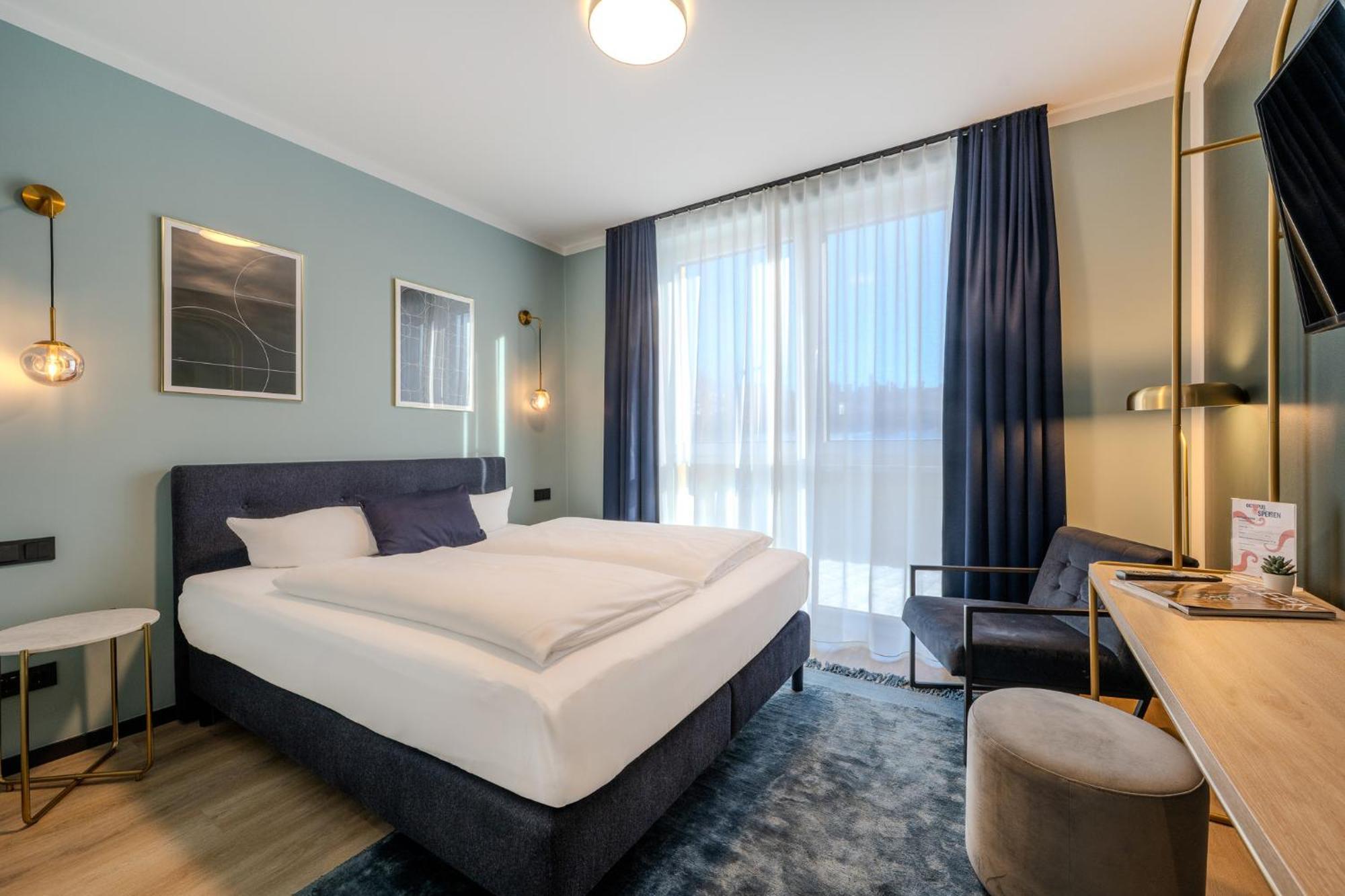 The Base Berlin One Hotel Ngoại thất bức ảnh