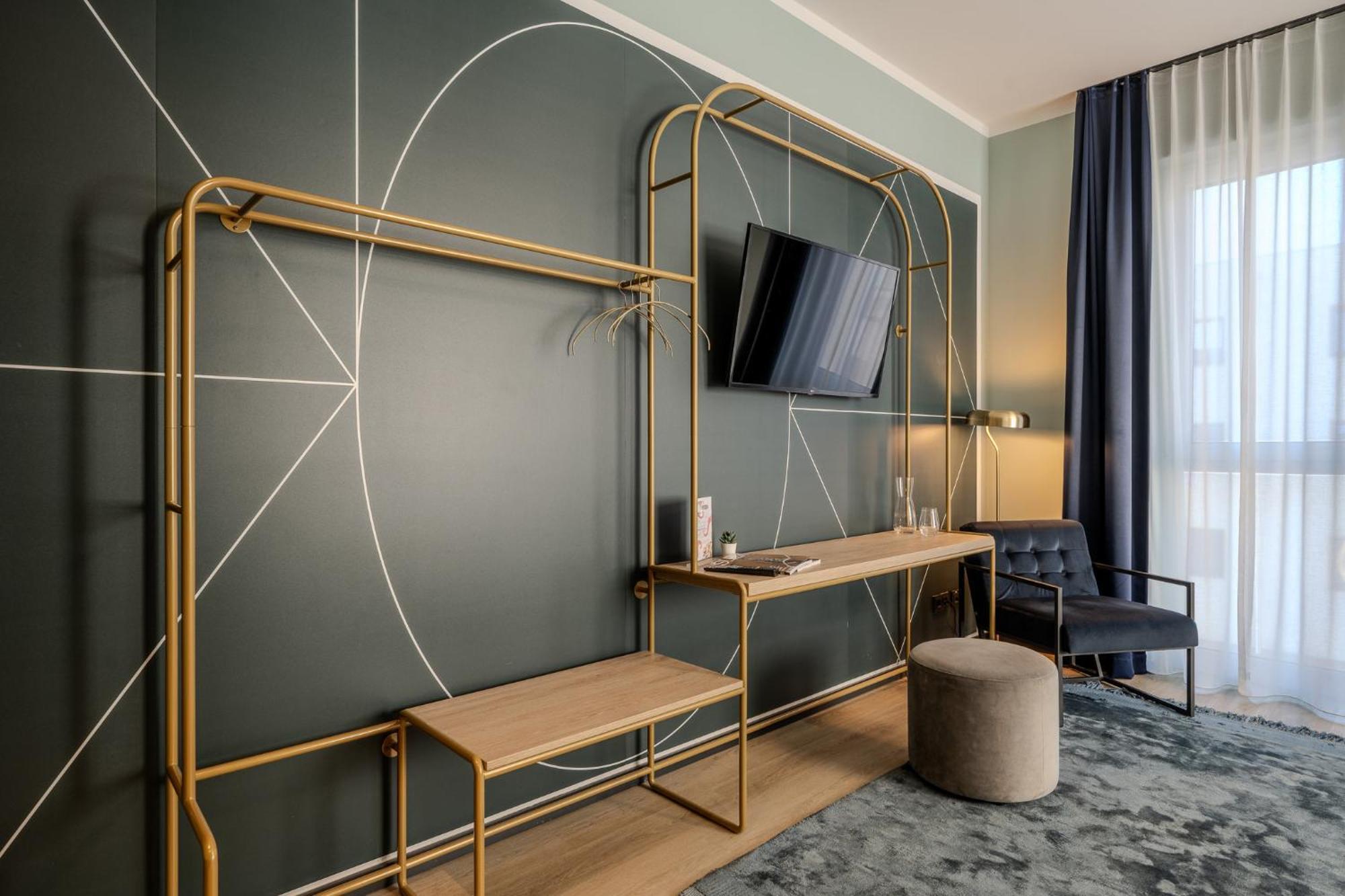 The Base Berlin One Hotel Ngoại thất bức ảnh